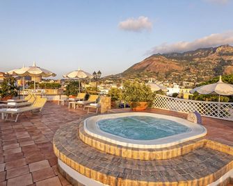 Hotel Nettuno - Forio - Pool