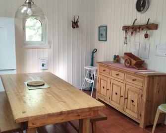 Quiet apartment near ski resort - Latour-de-Carol - Salle à manger