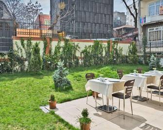 La Garden Hotel - Istanbul - Patio