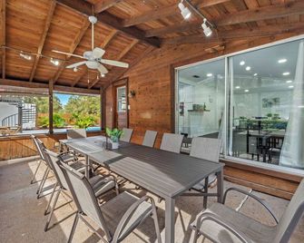 The Palms Oasis - Pool Getaway - Sleeps 14 - Central I-4 & 75 - 세프너 - 다이닝룸