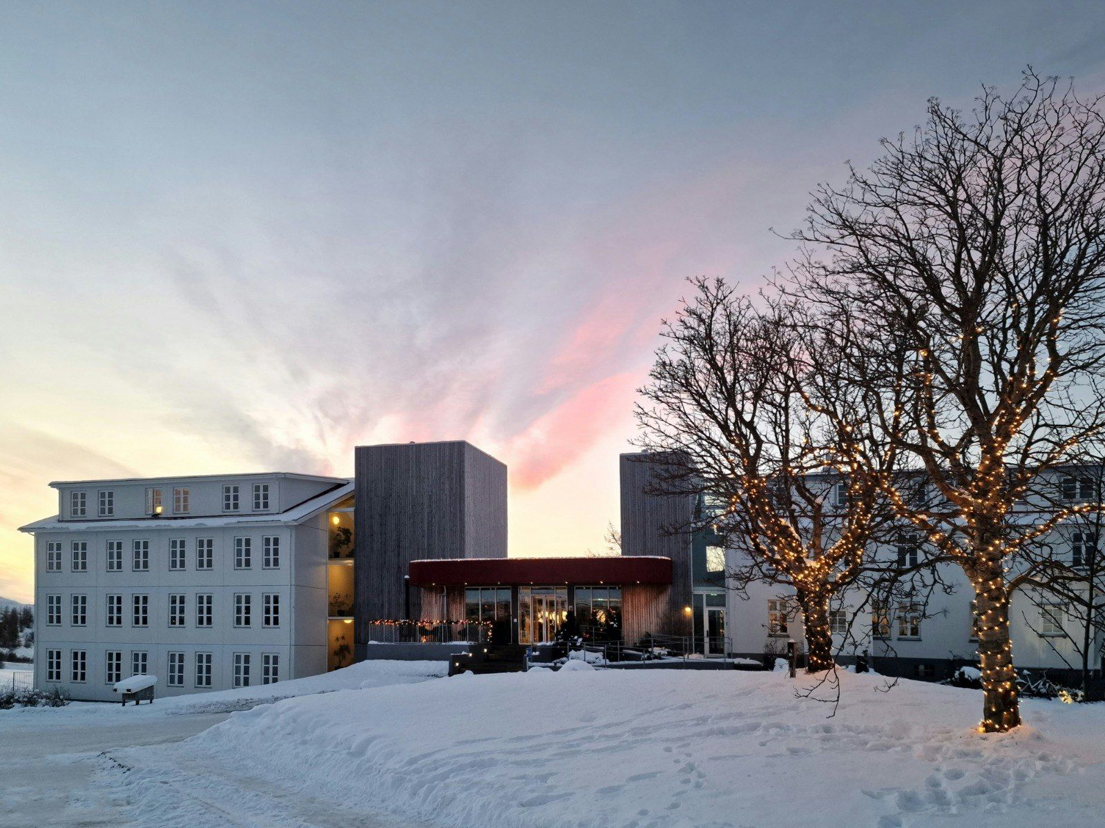 ليك هوتل غيستيهوسيد إغيلستادير