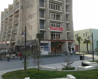 Hereti Hotel - Balakan - Building