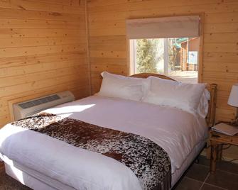 The Barn Studio on 280 acre Sevier River Ranch - 1 King and 1 Twin bed - Hatch - Ložnice