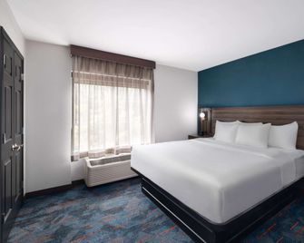 La Quinta Inn & Suites by Wyndham Greensboro NC - Greensboro - Ložnice