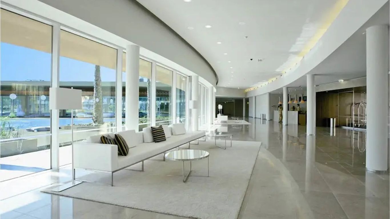 أكوالوز ترويا مار إي هيو هوتل باي ذا إديتوري