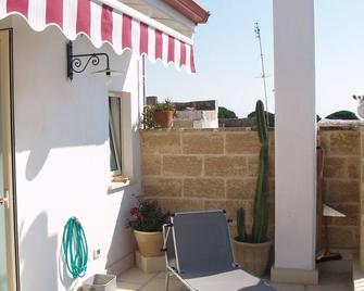 Cà dei TETI holiday apartment - Miggiano - Balcón