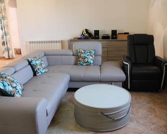 Baron Gard single-storey villa with swimming pool - Baron - Sala de estar