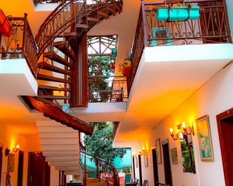 Kaliptus Hotel - Kemer - Escadas