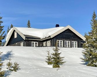 Stunning Home In Sjusjøen With Sauna - Sjusjøen - Building