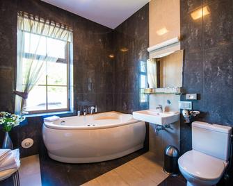 Hotel Libava - Liepāja - Bathroom