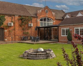 Kings Court Hotel, BW Signature Collection - Alcester - Building