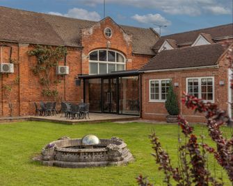 Kings Court Hotel, BW Signature Collection - Alcester - Budova