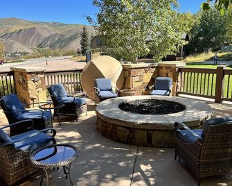 True Ski-In/Out, Wifi, Gym, Fireplaces, Ground Floor, Grill, Gym, Hot Tub & Pool - Beaver Creek - Patio