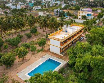 Neithal Farm Resort with Swimming Pool by Roscotel - Pondicherry - Building