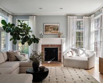 Designer Home in Lower Hudson Valley - Yorktown Heights - Living room