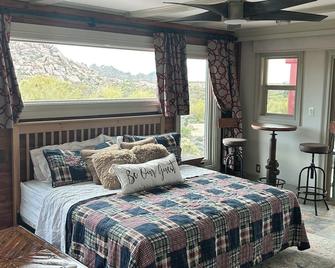 Beautiful Separate Mountain Side Casita - Carefree - Bedroom