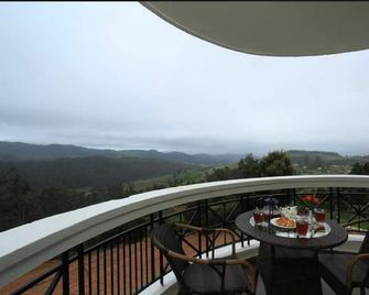 Sterling Ooty Fern Hill - Ooty - Balkon