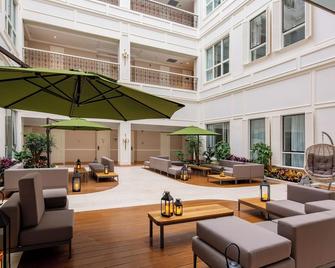 Narada Resort Shanghai Hotel Disney Store - Şanghay - Lobi