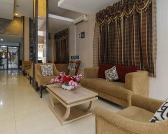RedDoorz Plus at Grand Populer Hotel Makassar - Makassar - Lobby