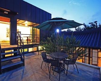 Dowon Guesthouse - Jeonju - Balcón