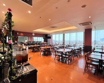 Hotel 88 Embong Malang - סוראבאיה - מסעדה