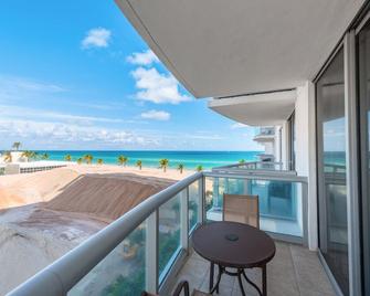 Marenas Beach Resort Privately Managed By Miami And The Beaches Rentals - Sunny Isles Beach - Balcón