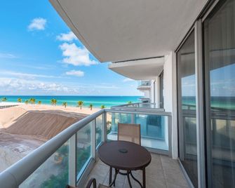 Marenas Beach Resort by Miami And The Beaches Rentals - Sunny Isles Beach - Balcon
