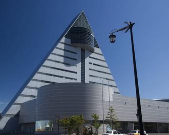 Apa Hotel Aomorieki Kenchodori - אומורי - בניין