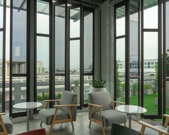 Fine Bed Hotel - Mueang Nonthaburi - Salónek