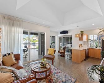 The Summer Home! 2Bed/2Bath/1Car/Balcony ~ Bulimba - Bulimba - Soggiorno