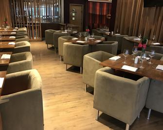 The Continental Hotel, Heathrow - Hounslow - מסעדה