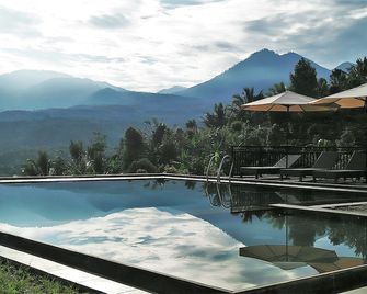 أتريس ساري ريزورت - Banjar - حوض السباحة