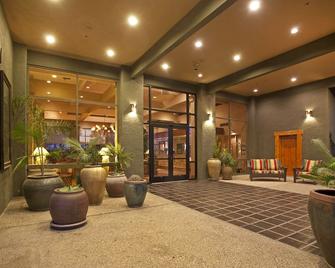 Ramada by Wyndham Tucson - Tucson - Lobby