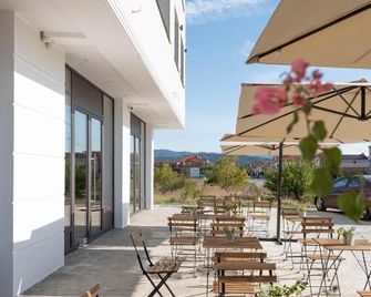 Hotel Aloha - Niš - Patio