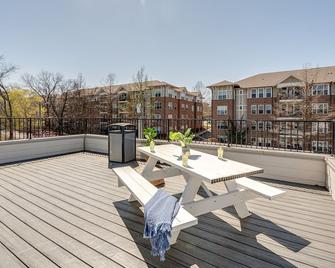 Merry Melrose - Rooftop Patio - 5 Mins to Broadway - Nashville - Balcón