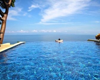 Ocean view, full time staff, concierge services. Winner 2013 - 2026 top rental - Tárcoles - Piscina