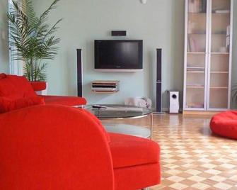 La Cote D'or - Mediterranean Cottage - Mindarie - Living room