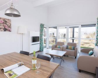 Detached Single Story Holiday Home Near the Sea - Ouddorp - Wohnzimmer