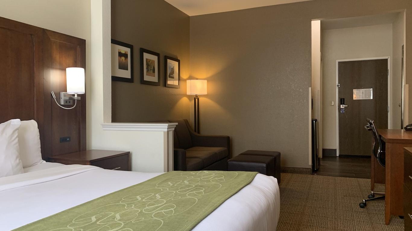 Comfort Suites Peoria I-74