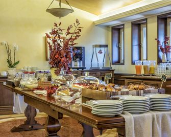 Mercure Petriolo Siena Terme Spa Hotel - Civitella Paganico - Buffet