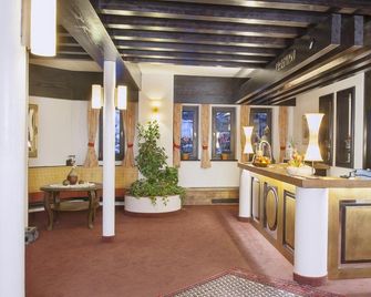 Hotel Neue Burg - Nauders - Rezeption