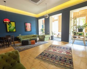 Communa Good Vibes - Tbilisi