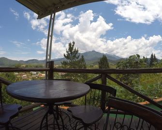 Penedo House Pousada - Penedo - מרפסת