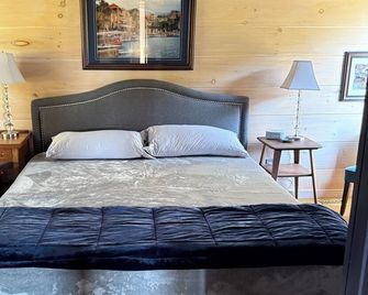 Cozy 3 bedroom cabin on a Christmas tree farm in Church Hill, TN. - Church Hill - Habitación