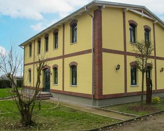 Lovely apartment for 3 people with WIFI, TV, balcony and pets allowed - 그림멘 - 건물