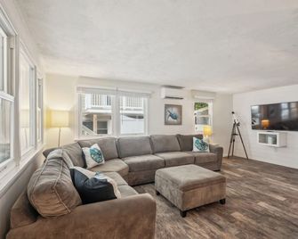 Quiet north end of Surf City - Beach Haven - Living room