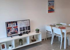 Large Studio with view-Hosted by Sweetstay - Gibraltar - Comedor