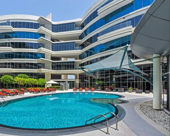Majestic Arjaan by Rotana - Muharraq - Piscina
