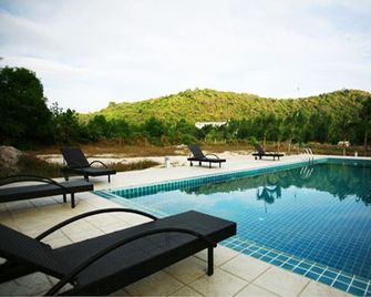 White@Sea Resort - Rayong - Pool