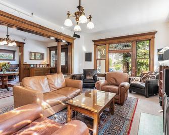 Seattle Gaslight Inn - Seattle - Living room